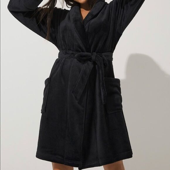 🙌 1 hr sale 🙌Black short cozyrobe